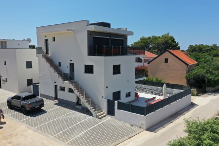 ISLAND OF VIR (ZADAR) - NEWLY-BUILT BUILDING WITH 4 SEPARATE APARTMENTS 