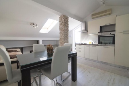 PRILIKA !  -   2.400 eur m2 !   -    250m OD MORA I PLAŽE !