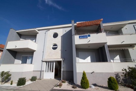 PRILIKA !  -   2.400 eur m2 !   -    250m OD MORA I PLAŽE !