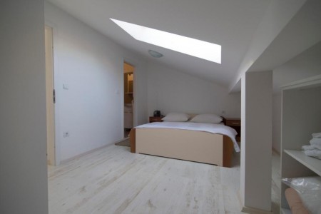 PRILIKA !  -   2.400 eur m2 !   -    250m OD MORA I PLAŽE !