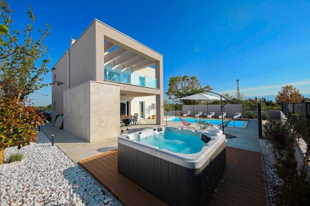 Zaton - Prekrasna vila sa bazenom i jacuzziem