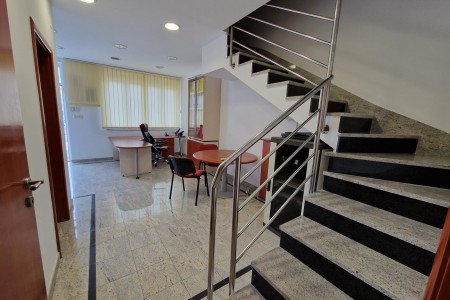 RELJA - dvoetažni stan 90 m2 - TOP LOKACIJA