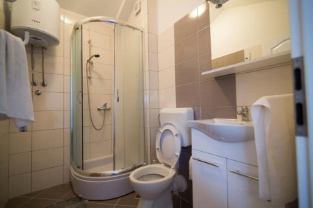 PRILIKA !  -   2.400 eur m2 !   -    250m OD MORA I PLAŽE !