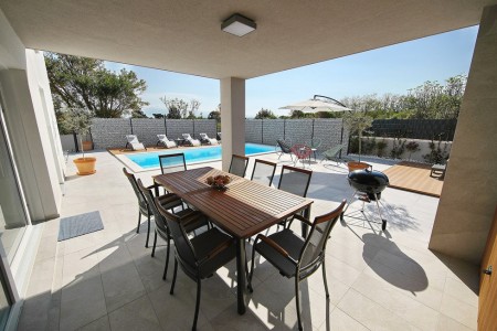 Zaton - Prekrasna vila sa bazenom i jacuzziem