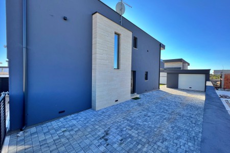VILLA IN GORNJI ZEMUNIK, VICINITY OF ZADAR - FOR SALE