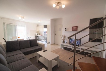 PRILIKA !  -   2.400 eur m2 !   -    250m OD MORA I PLAŽE !