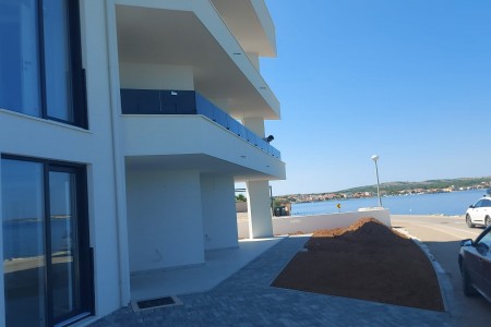 VIR - FIRST ROW TO THE SEA, EXCLUSIVE BUILDING WITH 3 APARTMENTS!
