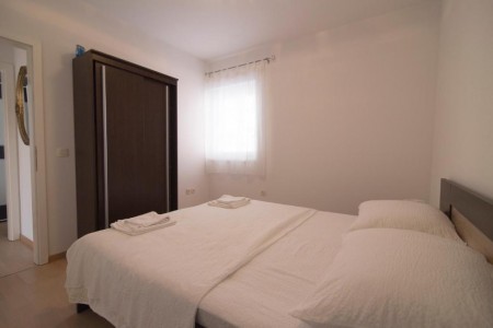 PRILIKA !  -   2.400 eur m2 !   -    250m OD MORA I PLAŽE !