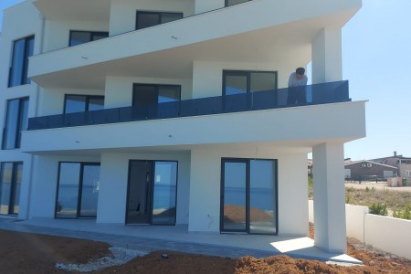 VIR - FIRST ROW TO THE SEA, EXCLUSIVE BUILDING WITH 3 APARTMENTS!