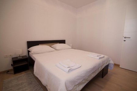 PRILIKA !  -   2.400 eur m2 !   -    250m OD MORA I PLAŽE !