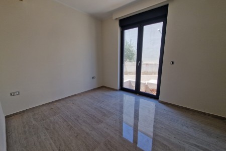 PRODAJA CIJELE ZGRADE U KOMPLETU - NOVOGRADNJA - PLOVANIJA