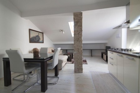 PRILIKA !  -   2.400 eur m2 !   -    250m OD MORA I PLAŽE !