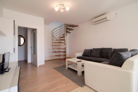 PRILIKA !  -   2.400 eur m2 !   -    250m OD MORA I PLAŽE !