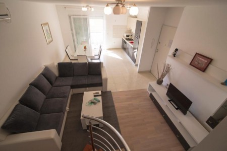 PRILIKA !  -   2.400 eur m2 !   -    250m OD MORA I PLAŽE !
