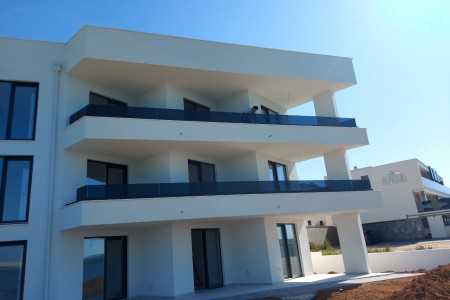 VIR - FIRST ROW TO THE SEA, EXCLUSIVE BUILDING WITH 3 APARTMENTS!