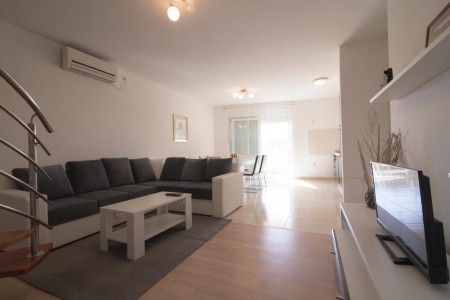 PRILIKA !  -   2.400 eur m2 !   -    250m OD MORA I PLAŽE !