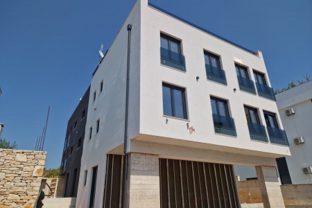 PRODAJA CIJELE ZGRADE U KOMPLETU - NOVOGRADNJA - PLOVANIJA