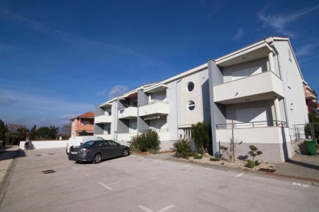 PRILIKA !  -   2.400 eur m2 !   -    250m OD MORA I PLAŽE !