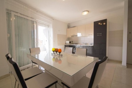 PRILIKA !  -   2.400 eur m2 !   -    250m OD MORA I PLAŽE !