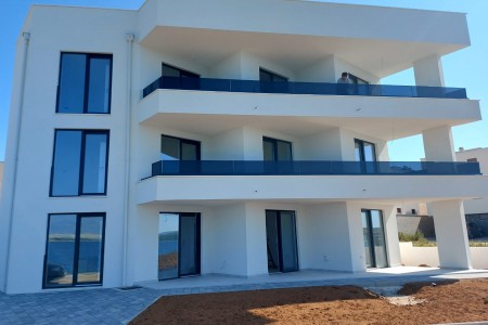 VIR - FIRST ROW TO THE SEA, EXCLUSIVE BUILDING WITH 3 APARTMENTS!