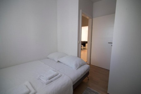 PRILIKA !  -   2.400 eur m2 !   -    250m OD MORA I PLAŽE !