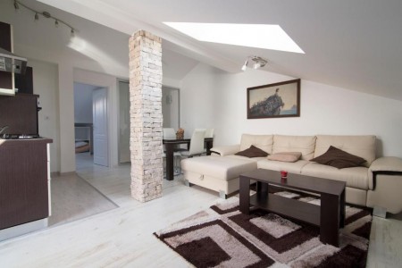 PRILIKA !  -   2.400 eur m2 !   -    250m OD MORA I PLAŽE !