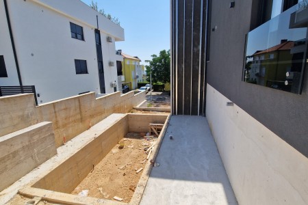 PRODAJA CIJELE ZGRADE U KOMPLETU - NOVOGRADNJA - PLOVANIJA