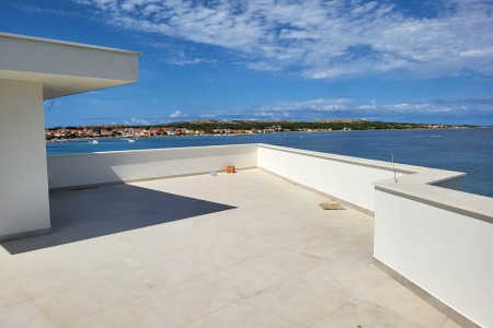 VIR - FIRST ROW TO THE SEA, EXCLUSIVE BUILDING WITH 3 APARTMENTS!